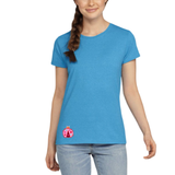 Lieveheersbeestje Roze Strijk Embleem Patch op een blauw t-shirt