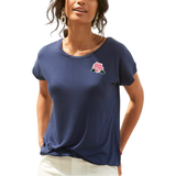 Roos Strijk Applicatie Patch Embleem Roze op een blauw t-shirt