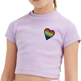 Hartje Regenboog Strijk Embleem Patch op een lil t-shirtje