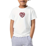 All You Need Is Love Hart Strijk Embleem Patch op een wit t-shirtje