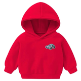 Kever Volkswagen Vintage New Beetle Auto Strijk Patch op een kleine rode hoodie