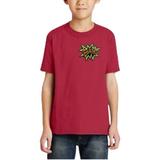 Bang Comic Style Tekst Strijk Embleem Patch op een donker rood t-shirt