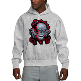 Horror Schedel Met Klauwen XXL Strijk Embleem Patch op een grijze hoodie