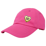 Hart Hartje Back Off Tekst Strijk Embleem Patch op een roze cap