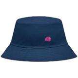 Roos Emaille Pin Rose Lila Rose op een blauwe bucket head 