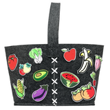 Avocado Strijk Embleem Patch samen met andere groente en fruit strijk patches op een grijs vilten tas