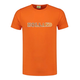 Het woord HOLLAND met de Alfabet Letter Strijk Embleem Patches Oranje Wit op een oranje t-shirt