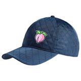 Perzik Strijk Embleem Patch op een blauwe cap