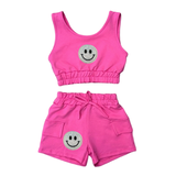 Smiley Emoji Strijk Embleem Patch Glitter Zilver op een roze topje en korte broek