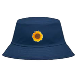 Zonnebloem strijk Patch Embleem op een blauwe bucket hat