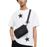 Drie maal de Ster Patch Geborduurd Opstrijkbaar op een wit t-shirt en op een tasje