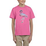 Roze Flamingo XXL Strijk Embleem Patch Rechts op een roze t-shirt