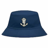 Anker Marine Navy Embleem Strijk Patch op een blauwe Bucket Hat