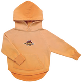 Dinosaurus Stegosaurus Strijk Embleem Patch op een oranje hoodie