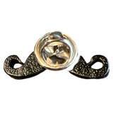 Achterzijde ven da Moustache Snor Krulsnor Emaille Pin