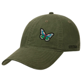 Vlinder Strijk Patch Embleem op een groen cap