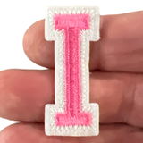 Alfabet Strijk Letter Embleem Patch i Roze Wit