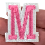 Alfabet Strijk Letter Embleem Patch M Roze Wit