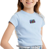 Good Vibes Tekstwolk Strijk Embleem Patch op een lichtblauw t-shirt