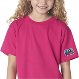 Good Vibes Tekstwolk Strijk Embleem Patch op een roze t-shirt