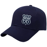 Route 66 USA Strijk Patch Donker Blauw Wit op een donkerblauwe cap