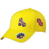 Skateboard  Strijk Embleem Patch samen met een rolschaats en een back to the 80s patch op een gele cap