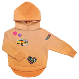 Love Peace Flower Power Strijk Embleem Patch Set op een oranje kleine hoodie