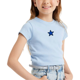 Ster Strijk Embleem Applicatie Patch Blauw op een lichtblauw t-shirtje