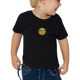 Emoji Smiley Strijk Embleem Patch Verbaasd op een klein zwart t-shirtje