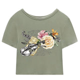 Viool Rozen Vintage Strijk Applicatie op een groen kort t-shirt