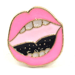 Emaille Pin Van Een Open Mond Met Roze Lippen